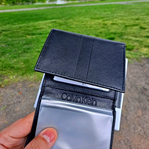 *Calvin Klein RFID Protection Mens Wallet!! - Picture 2 of 12